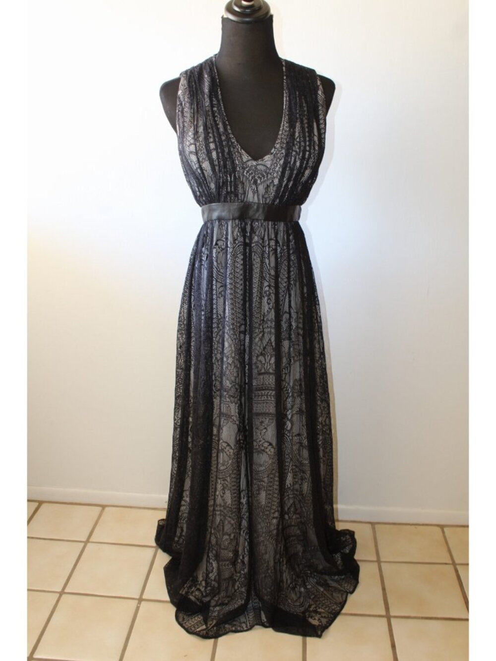 Alice + Olivia Sybil Black Lace Maxi dress Leather Waist Belt Size 8 Cocktail - Picture 2 of 11